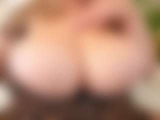 Live cam show with happyalice - Striptease on Camsoda