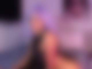 Live cam show with destinnemills - Ebony on TeamSkeetLive