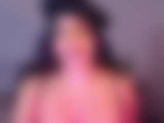 Live cam show with destinnemills - Middle Aged on luckytryst.com