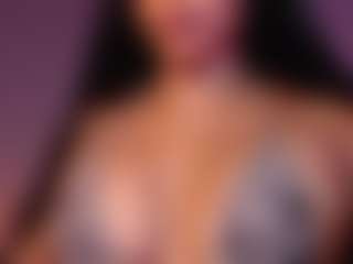 Live cam show with destinnemills - Ebony MILF on livesuperchat.net