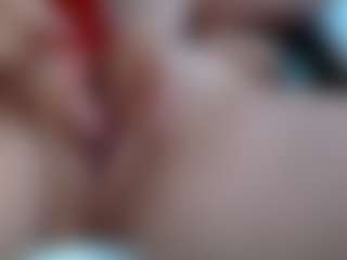 Modelka MILF red-scarlett nadaje na żywo