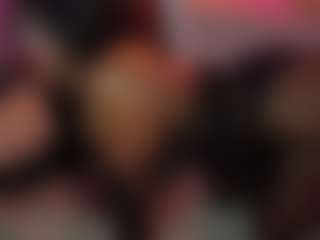 Live cam show with Lady Brown - Middle Aged on Camsoda