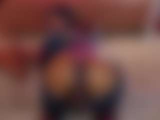 Live-camshow met Lady Brown - Ebony Shaved Pussy op Camsoda