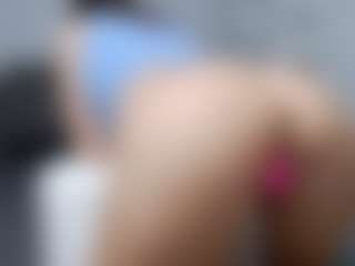 Live cam show with Sophilexy - Anal Teen (18+) on Camsoda