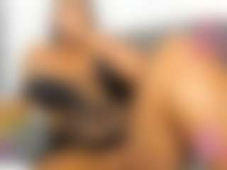 Live cam show with Onika - Brown Hair MILF on realtime-chat