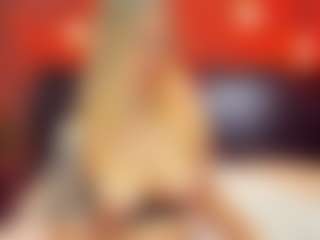 Live cam show with christynaross - Bedroom on CamClone