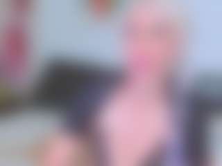 Live cam show with HoneyLara - Butt Plug on CamwithHer