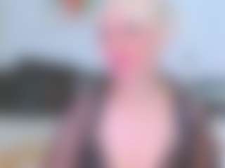 Live cam show with HoneyLara - Blonde Hair on Camsoda