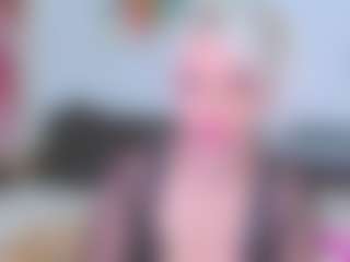 Live cam show with HoneyLara - Worship on AdultVida.com