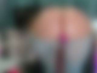 Live cam show with -R-A-R-E- - Shake on fapnchat