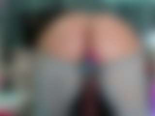 -R-A-R-E-'s Live Sex Cam Show