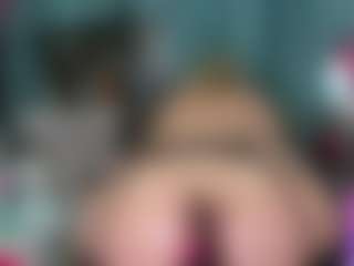 Live cam show with -R-A-R-E- - Public MILF on AdultVida.com
