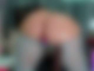 -R-A-R-E-'s Live Sex Cam Show