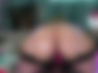 -R-A-R-E-'s Live Sex Cam Show
