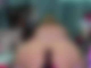 Live cam show with -R-A-R-E- - Queen on chickslive.net