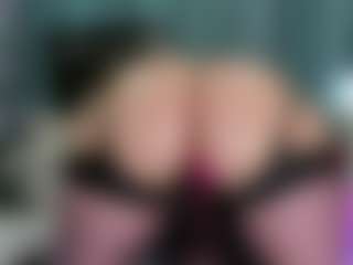 -R-A-R-E-'s Live Sex Cam Show