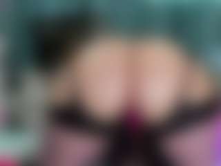 -R-A-R-E-'s Live Sex Cam Show