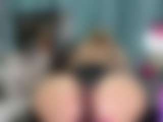 -R-A-R-E-'s Live Sex Cam Show