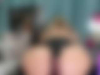 Live cam show with -R-A-R-E- - Queen on Camsoda