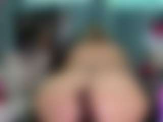 -R-A-R-E- MILF webcam performer live streaming