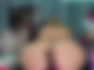 -R-A-R-E-'s Live Sex Cam Show