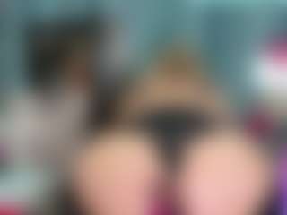 -R-A-R-E-'s Live Sex Cam Show