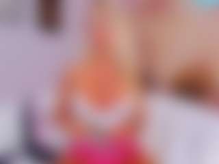 Live cam show with AwwElla - Skinny on Camsoda