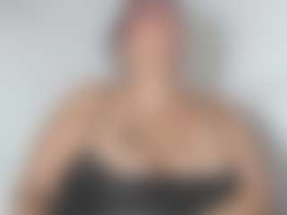 Live cam show with Birdie - Granny Brown Hair on liverealitysex.com