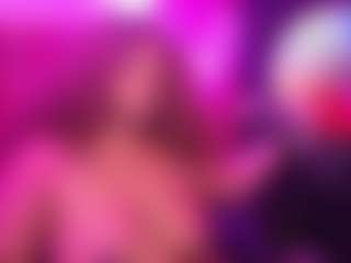 Live cam show with Queen Cherise Roze - Shaved Pussy on xDating