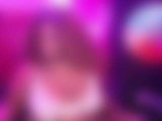 Live cam show with Queen Cherise Roze - Squirt on Camsoda
