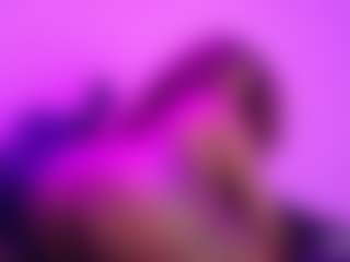 Live cam show with Queen Cherise Roze - Pornstar Shaved Pussy on hrnylive.com