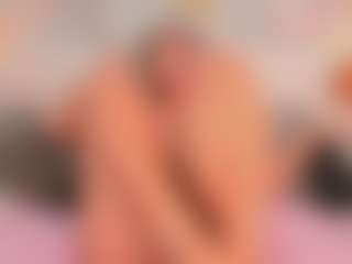 Live cam show with Emily Leah - MILF on chickslive.net