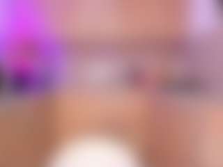 Live cam show with Emily Leah - MILF on Instabang