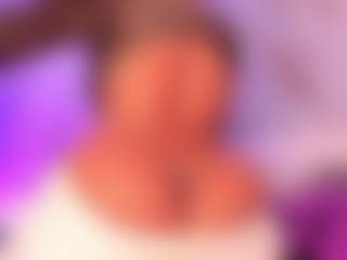 Emily Leah MILF webcam performer live streaming