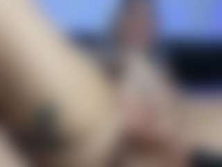 HornyLindzay's Live Sex Cam Show