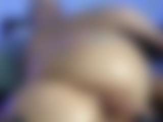 HornyLindzay's Live Sex Cam Show