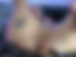 HornyLindzay's Live Sex Cam Show