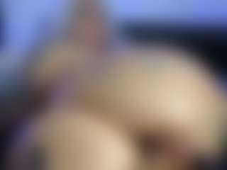 HornyLindzay's Live Sex Cam Show
