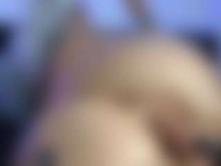 HornyLindzay's Live Sex Cam Show