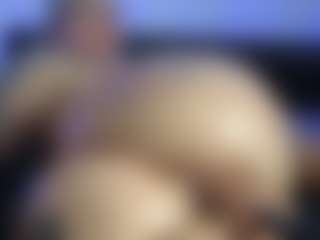Live cam show with HornyLindzay - Big Nipples on instabang