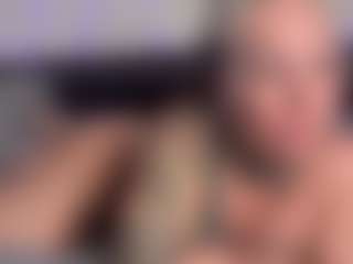 HornyLindzay's Live Sex Cam Show