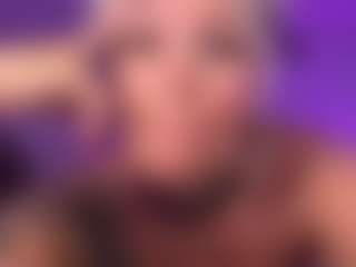 HornyLindzay's Live Sex Cam Show