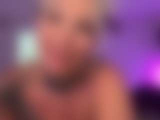 HornyLindzay's Live Sex Cam Show