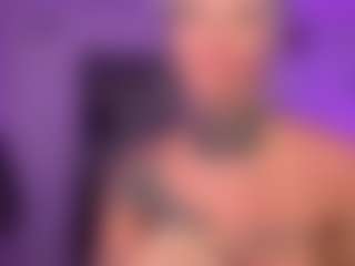 HornyLindzay's Live Sex Cam Show