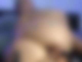 HornyLindzay's Live Sex Cam Show
