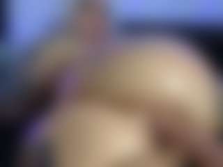 Live cam show with HornyLindzay - Big Nipples on CamClone