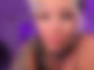 HornyLindzay's Live Sex Cam Show