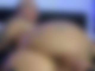 HornyLindzay's Live Sex Cam Show