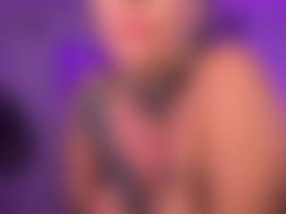 HornyLindzay's Live Sex Cam Show