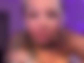 HornyLindzay's Live Sex Cam Show